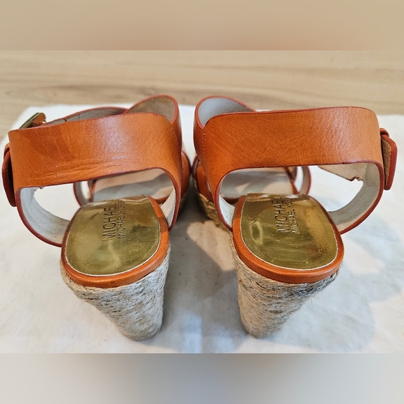 Michael Kors Giovanna Wedges Leather Sandals size 5.5 medium. Like new. - Picture 6 of 9